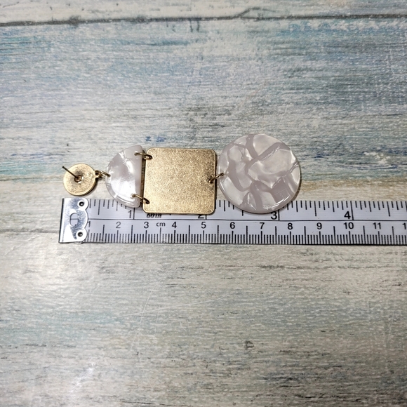 Premier Designs Gold and Cream Geometric Dangle Earrings - Picture 5 of 8